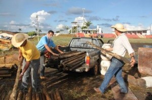 Produtores rurais são beneficiados com madeira tratada em Tapira