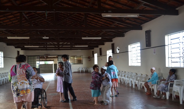 Araxá Dance Company realiza trabalho em instituições de Araxá