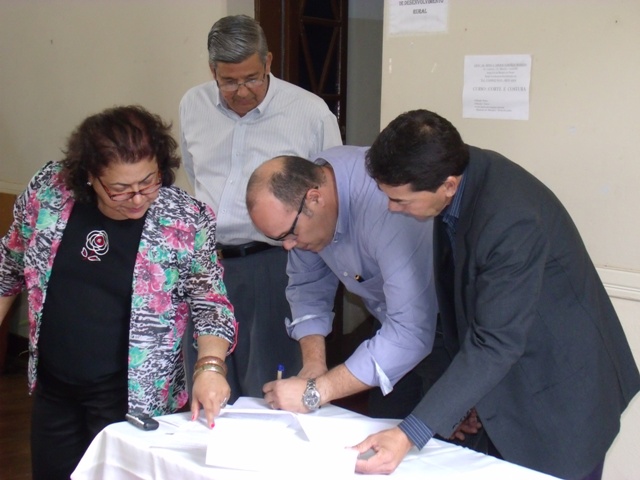 Entidades de Araxá assinam convênio de repasse de verbas com a prefeitura