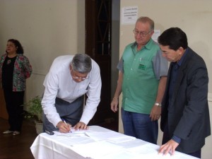 Entidades de Araxá assinam convênio de repasse de verbas com a prefeitura