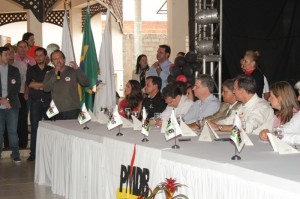 Comitivas do PMDB de Araxá e Ibiá participam de reunião em Uberaba