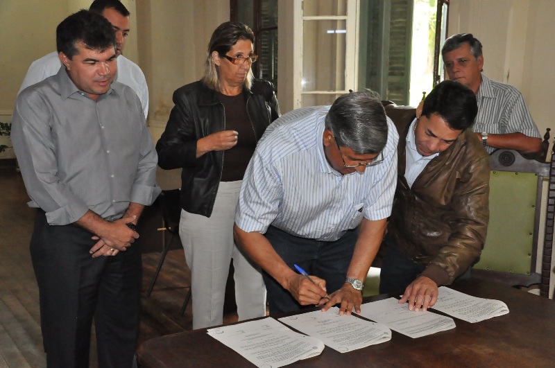 Prefeitura de Araxá viabiliza mais uma ambulância para a Santa Casa