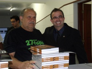 Projeto Verdugo repassa livros para entidades assistenciais de Araxá
