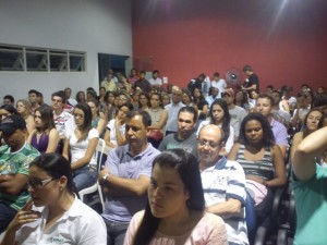 Renato Zupo lança Verdugo, em Araxá, para uma plateia lotada de estudantes