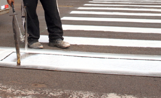 Prefeitura de Campos Altos melhora sinalização do trânsito com faixas