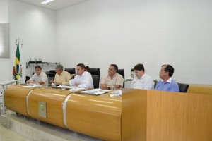 Prefeito de Araxá presta esclarecimentos sobre diversos projetos no último Fórum Comunitário de 2013