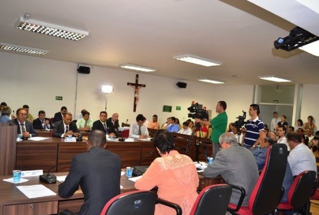 Edimê Avelar é eleita nova presidente da Câmara Municipal de Patos de Minas