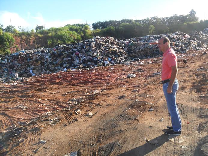 Vereador Fabiano Santos Cunha cobra explicações sobre disposição de lixo orgânico no Aterro Sanitário