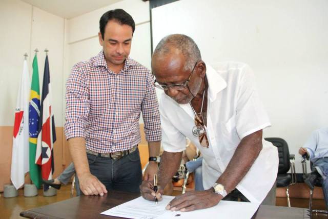 Solenidade marca entrega e assinatura de subvenções em Sacramento