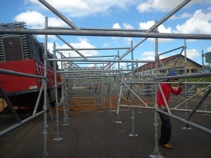 Começa montagem da estrutura da 40ª ExpoAraxá