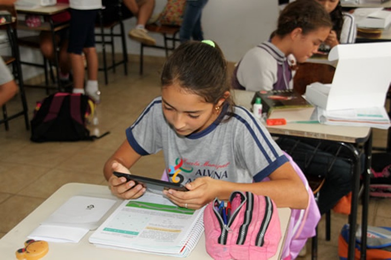 Alunos recebem tablets para incentivar aprendizado em Tapira