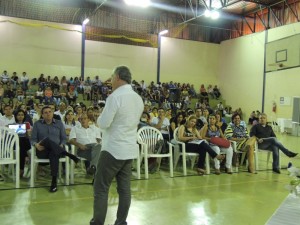 Consultor Cláudio Forner incentiva empreendedorismo em palestra no Uniaraxá