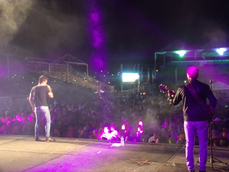 Quase quatro mil pessoas passam pela ExpoAraxá na primeira noite de shows