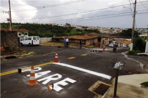 Asttran faz pintura de sinalização em várias ruas de Araxá
