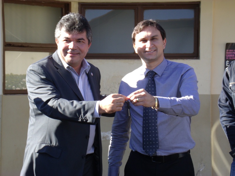 Banca examinadora do Detran, em Araxá, recebe van do governo de Minas Gerais