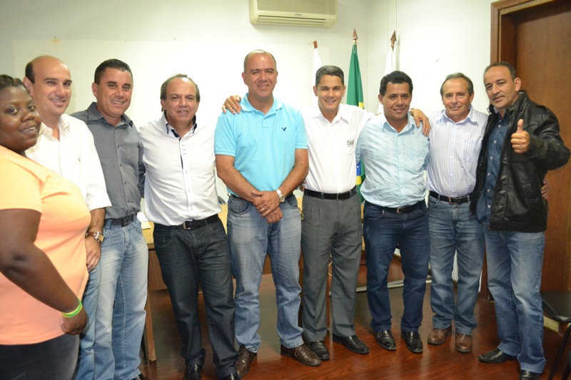 Prefeito interino anuncia exonerações no alto escalão do governo municipal