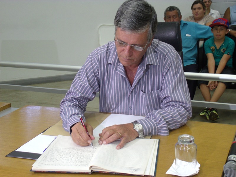 João Bosco Borges toma posse como vereador na Câmara de Araxá