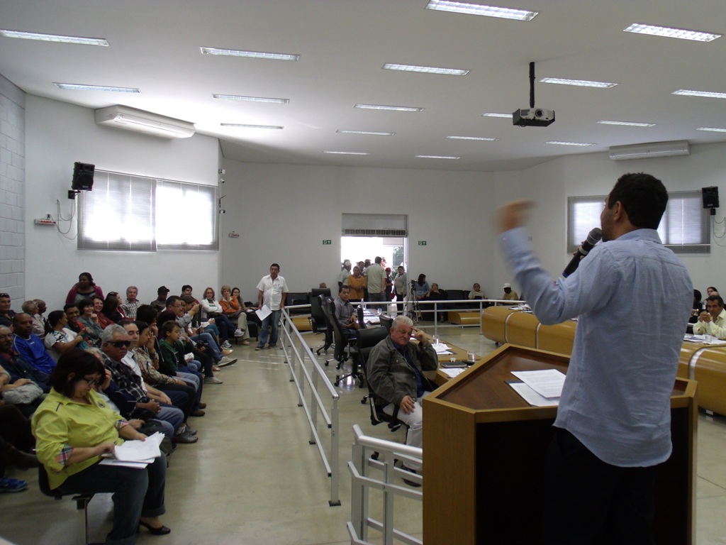 Vereador Romário do Picolé apresenta denúncias político-administrativas contra o prefeito Jeová Moreira da Costa