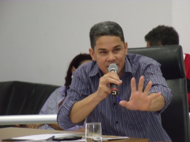 Vereador Farley Pereira cobra reforma do CSU, no Setor Oeste da cidade