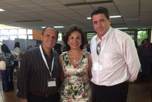 Professor Agenor Carvalho, a orientadora Maria de Lourdes Machado-Taylor, e reitor Válter Gomes