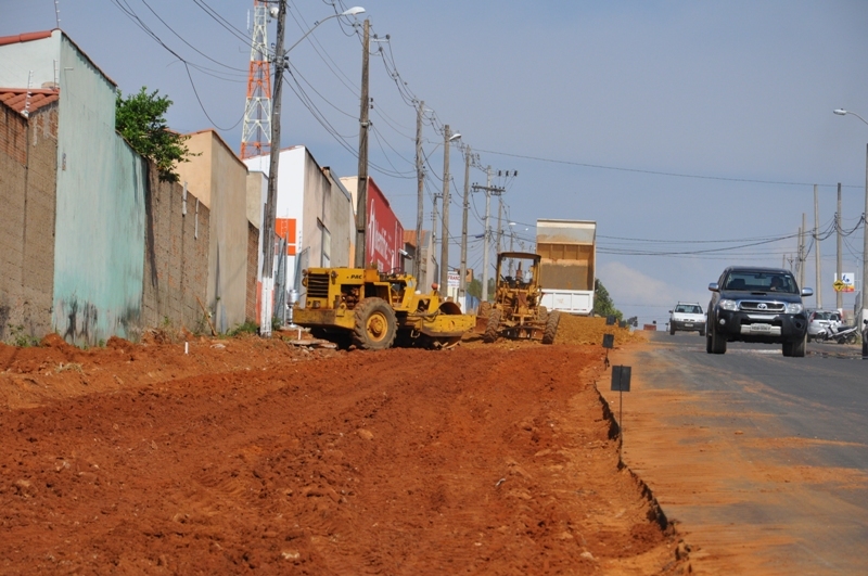 Rua Honório de Paiva Abreu, em Araxá, está sendo duplicada