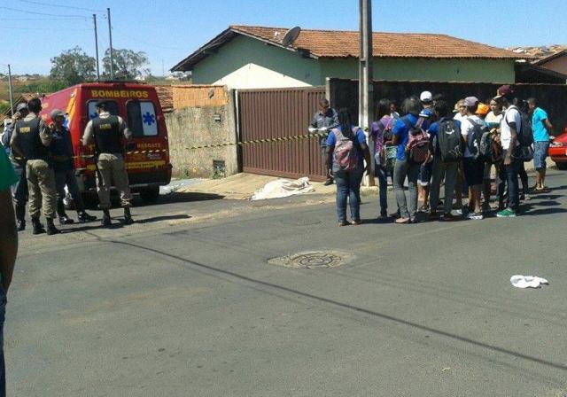 Homem é assassinado com facada em plena luz do dia, no Urciano Lemos