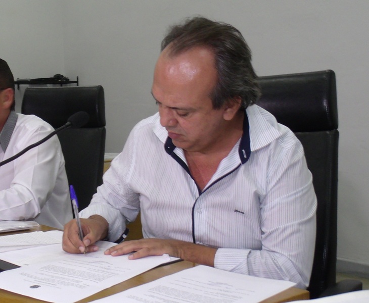 Miguel Junior é notificado durante reunião ordinária e assume prefeitura de Araxá