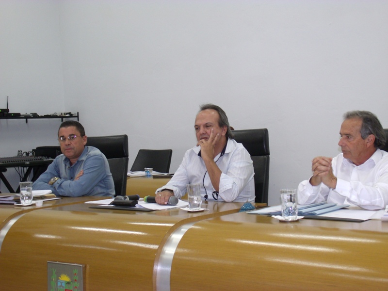 Aprovada, em segunda votação, alteração que permite reeleição do presidente da Câmara de Araxá