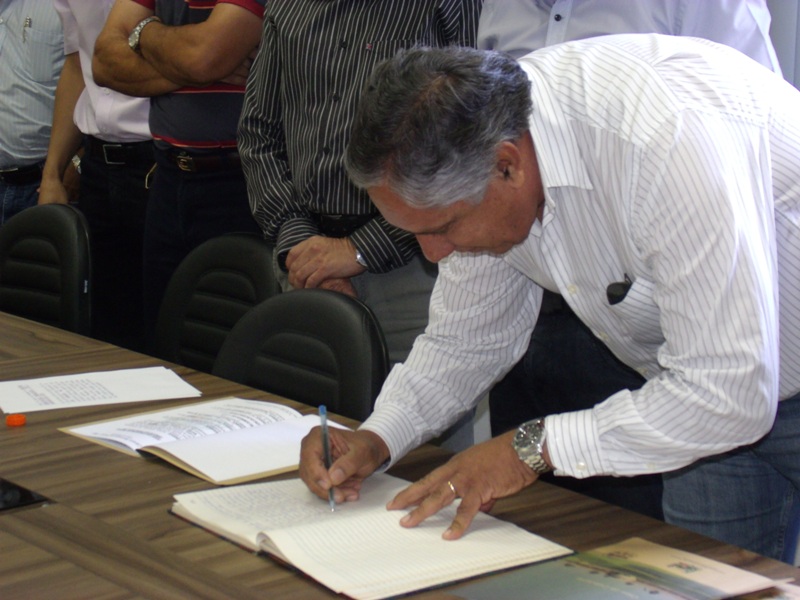 Vereadores José Domingos Vaz e Mauro da Silveira Chaves tomam posse em seus cargos