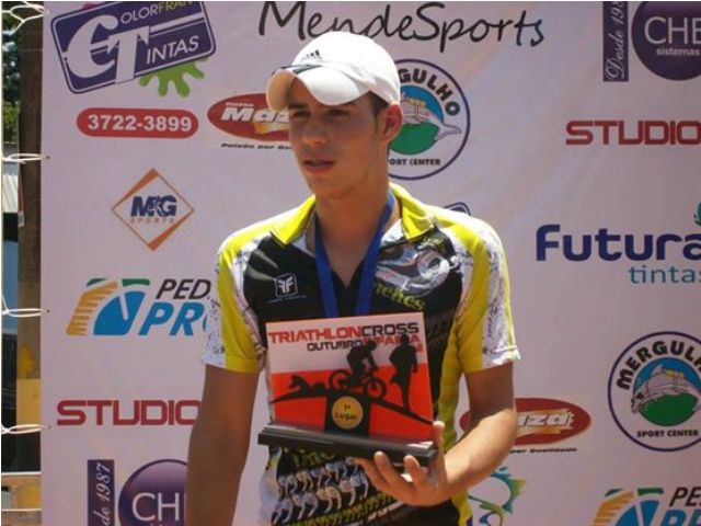 Da luta contra a balança na infância à conquista de títulos: esportista de Araxá vira referência jovem em triatletismo
