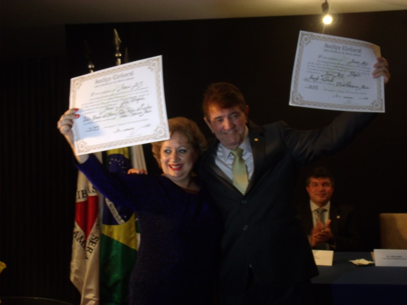 Aracely e Lídia são diplomados pelo TRE, em noite acompanhada por centenas de pessoas