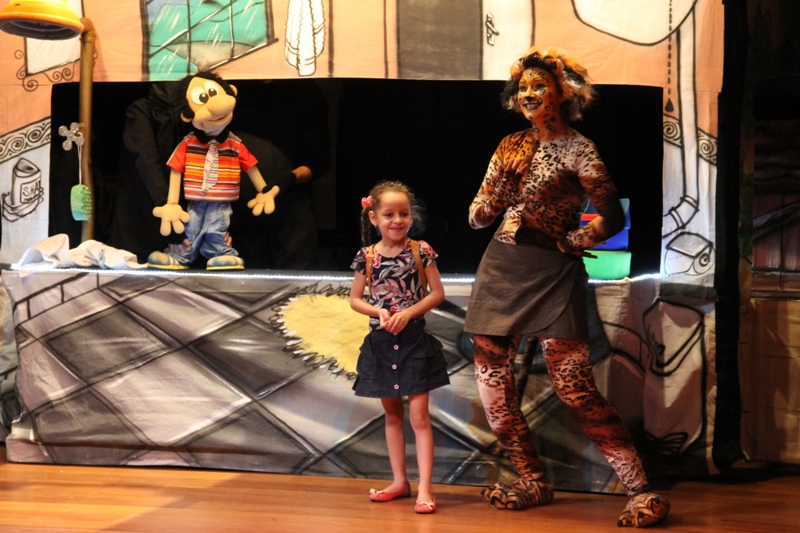 Conexão Cultura encerra temporada da peça “A Resposta do email do bem-te-vi”