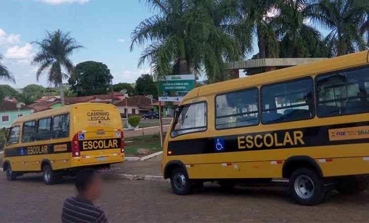 Prefeitura de Pratinha recebe mais dois ônibus escolares