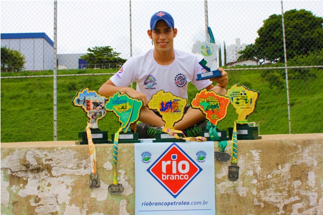 Atleta araxaense é vencedor do maior campeonato de Triathlon da América Latina