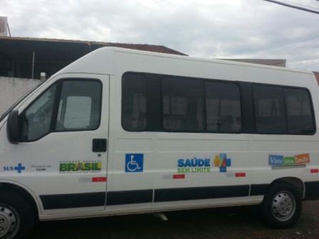 Clínica de Reabilitação Totó Veloso, em Patos recebe veículo adaptado