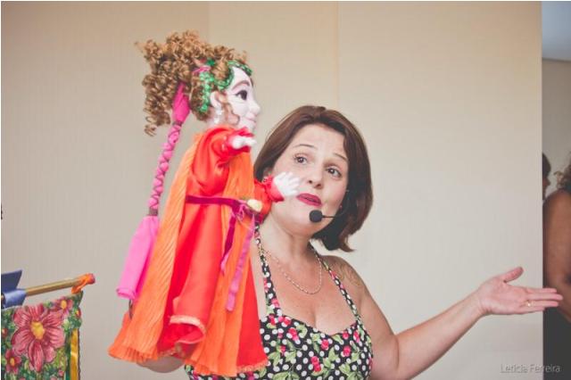 Guegué e o Lobo transformam histórias e canções em brincadeiras