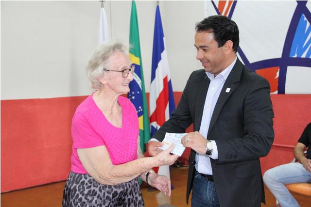 Prefeitura de Sacramento entrega primeira parcela de subvenções a 27 entidades