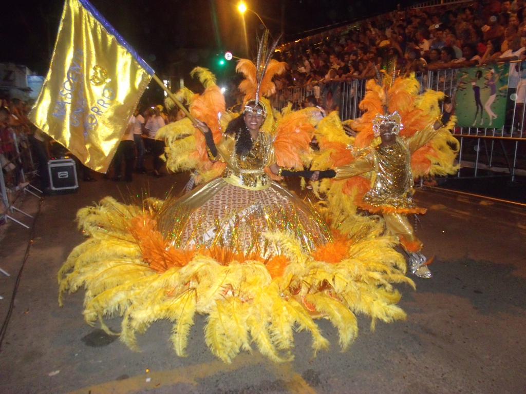 Cinco escolas de samba apresentam, em tema único, a história dos 150 anos de Araxá