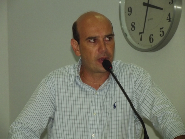 Projeto de Lei na Câmara de Araxá proíbe atividades nos cruzamentos de vias urbanas