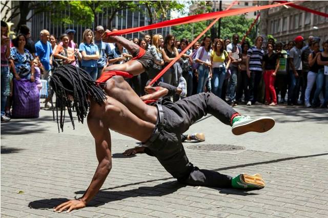 A dança, em edificações e praças, embala o fim de semana do Tri Ciclo Espetáculos