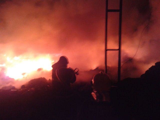 Empresa de coleta de material reciclável é incendiada no bairro Serra Morena