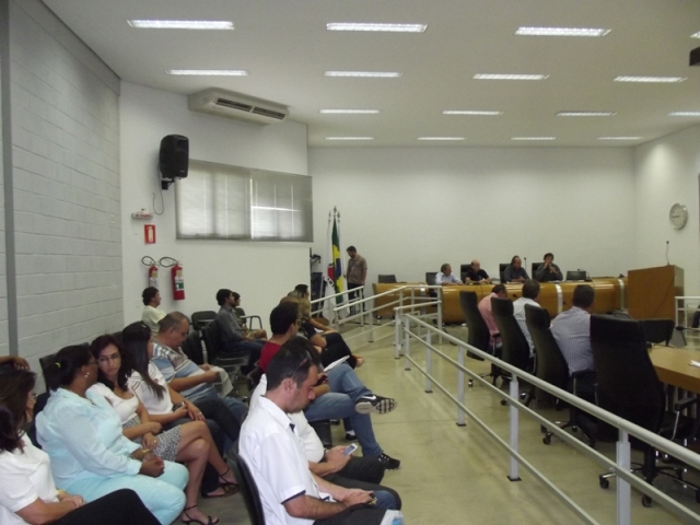 Comitiva da Escola Legislativa, da Câmara de Uberlândia, visita o legislativo araxaense