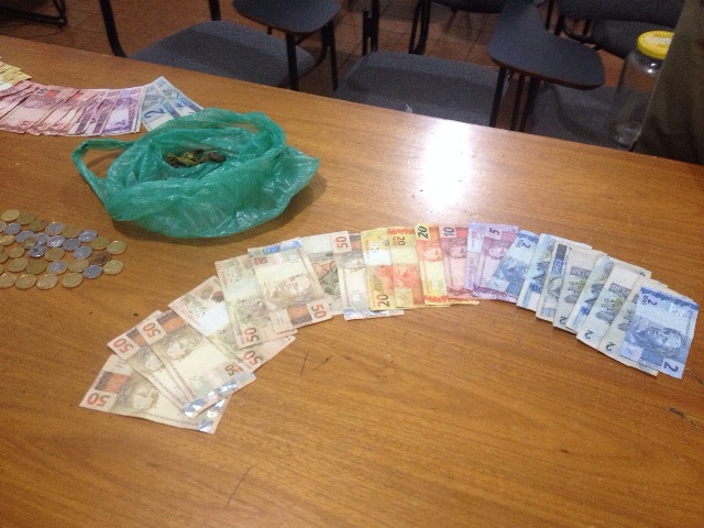 Polícia Militar de Ibiá apreende drogas e prende um acusado de tráfico