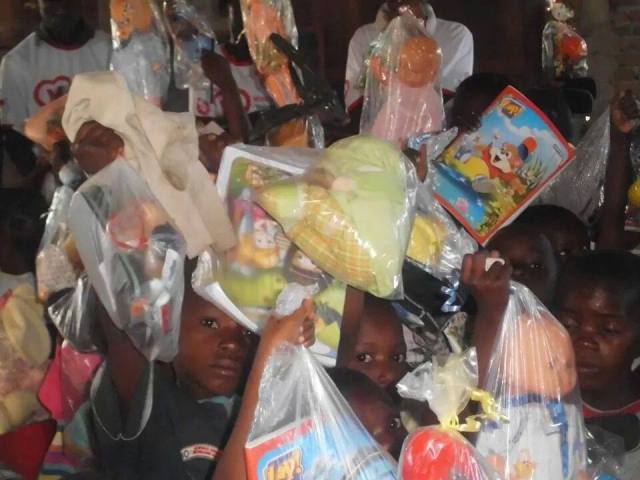 Ações de voluntários do Alto Paranaíba e Triângulo levam alegria às crianças do sudeste da África