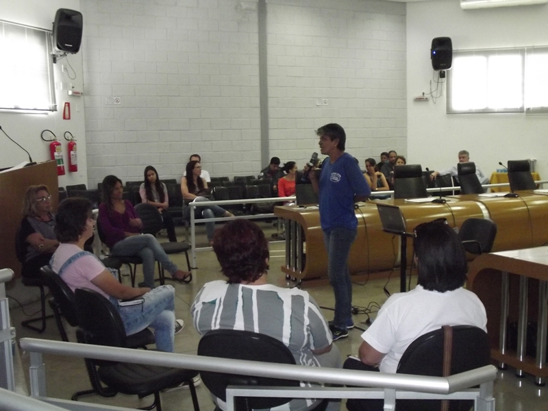 Problema de animais abandonados nas ruas de Araxá é debatido na Câmara