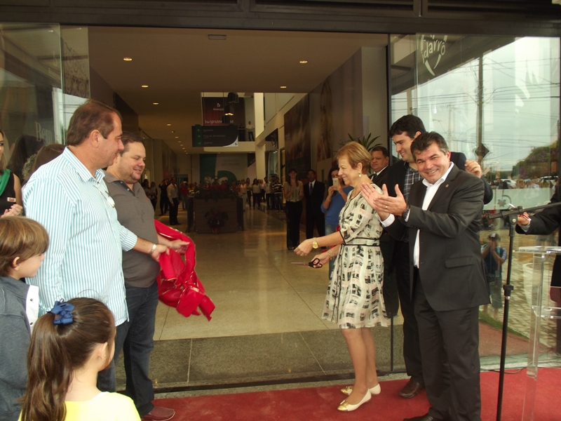 Inaugurado o primeiro Shopping Center de Araxá, na Avenida Imbiara