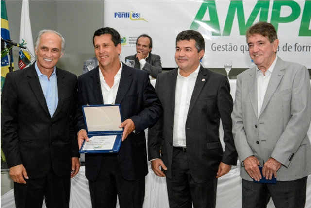 Empossada a nova diretoria da Associação dos Municipios do Planalto de Araxá