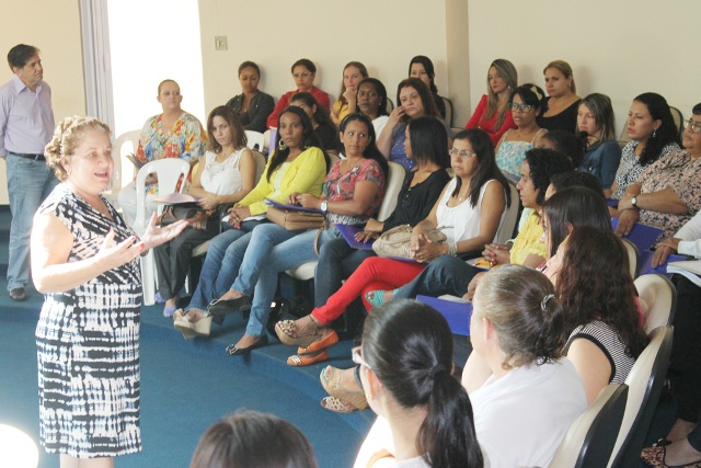 Auxiliares de saúde bucal da rede pública de Araxá recebem treinamento