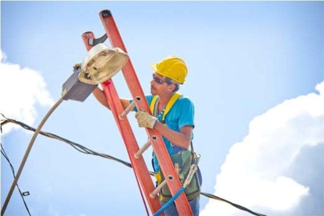Prefeitura de Tapira melhora iluminação pública da cidade