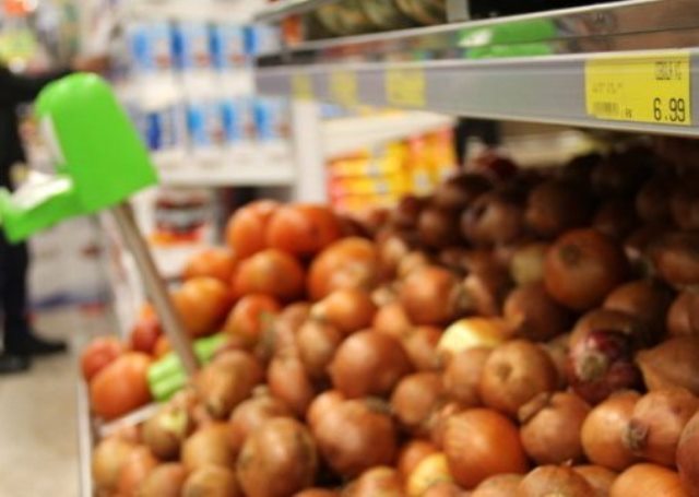 Valor do quilo da cebola faz consumidor chorar na hora da compra